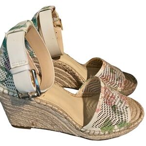Vince Camuto leather floral wedge size 6 NWOB
